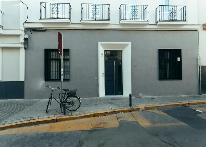 Modern With Balcony- 2Bd 2Bth- San Vicente